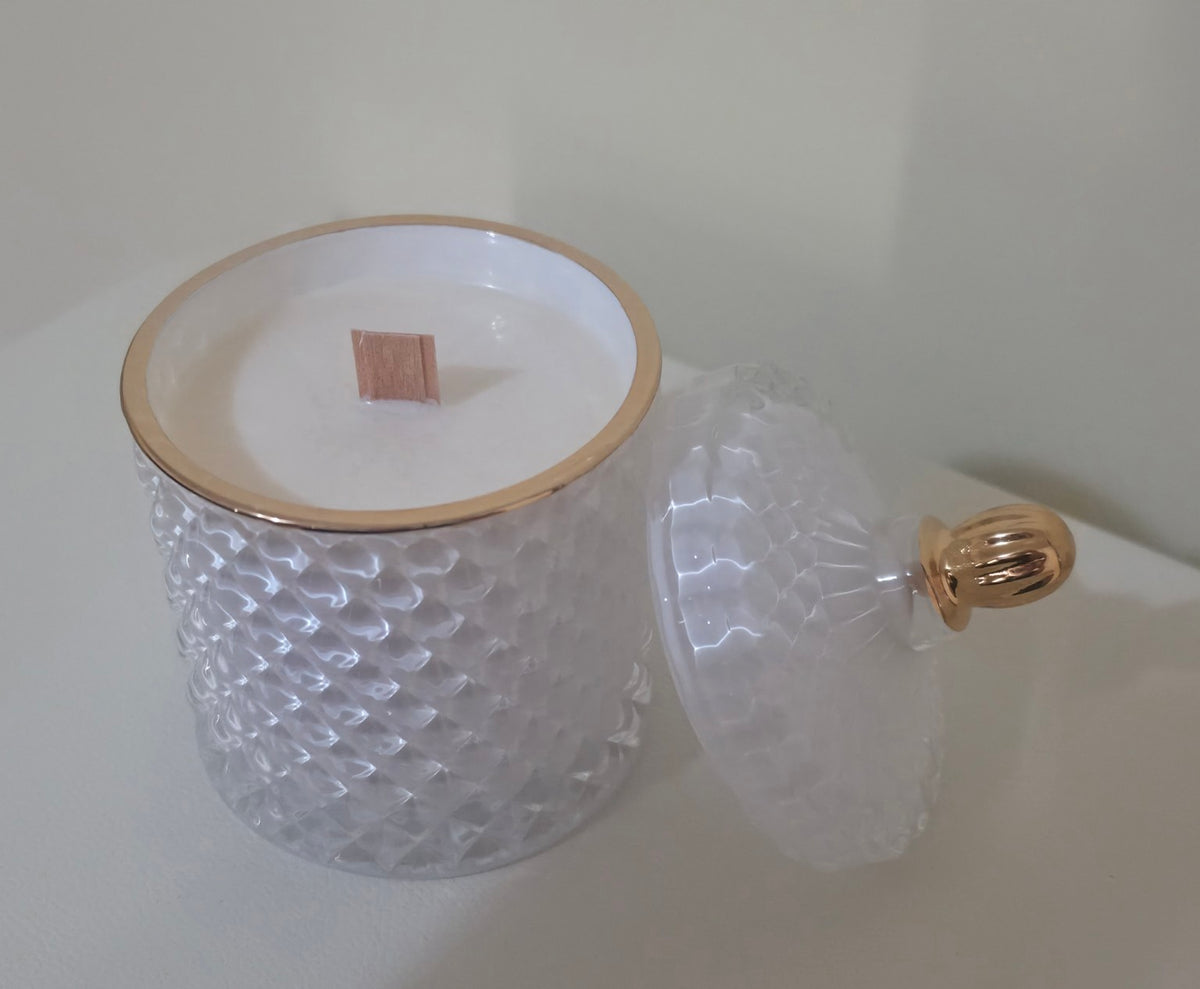 Serenus Spa Luxe Small cocosoy candle in a white geometric jar with gold rim, wooden wick and matching lid.