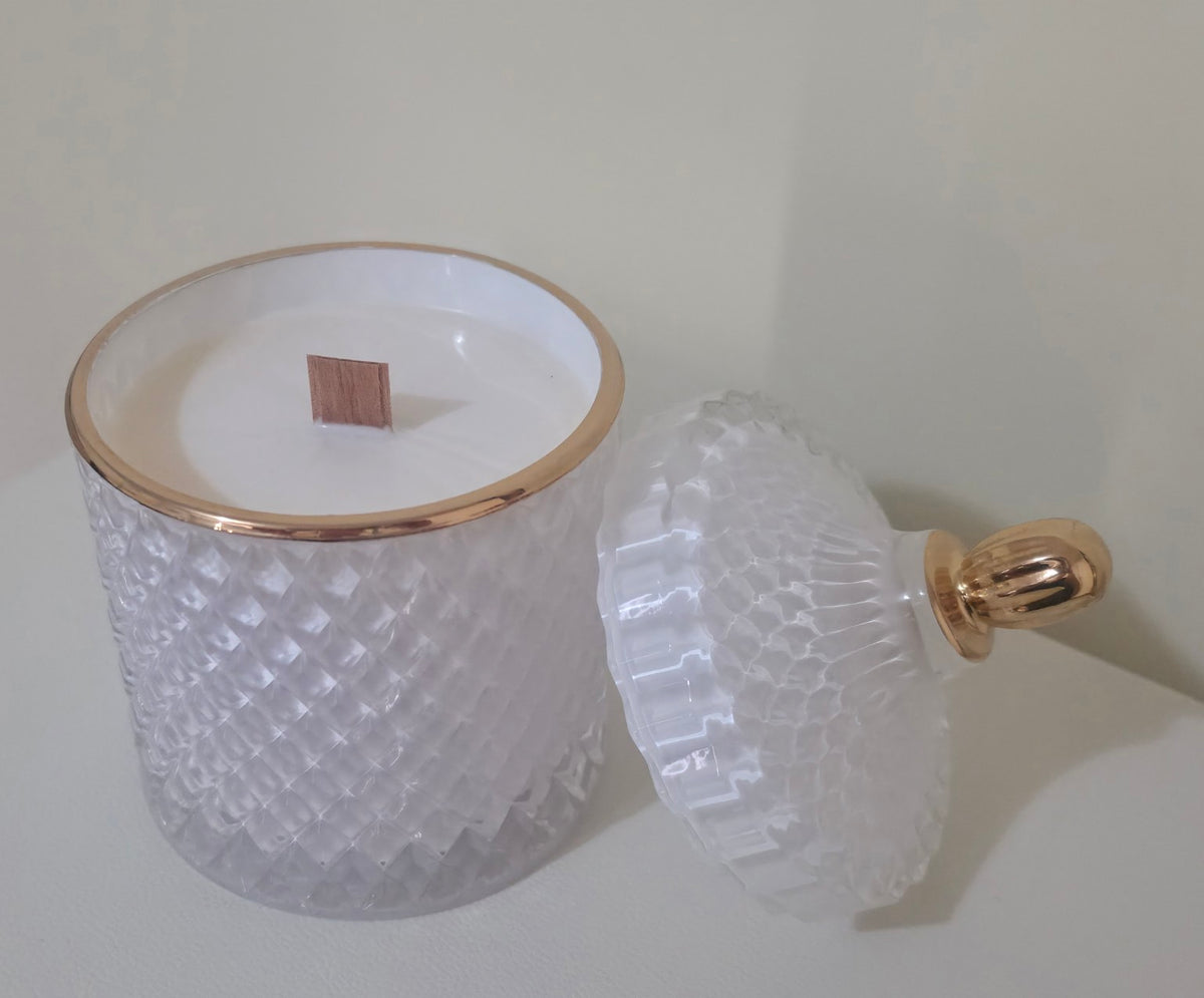 Serenus Spa Luxe Large cocosoy candle in a white geometric jar with gold rim, wooden wick and matching lid.