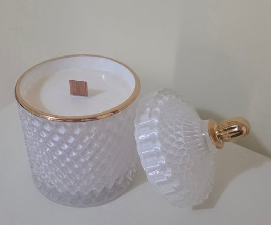 Serenus Spa Luxe Large cocosoy candle in a white geometric jar with gold rim, wooden wick and matching lid.
